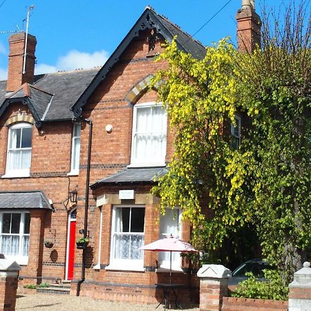Bed and Breakfast Telford House Милтон-Кейнс Экстерьер фото