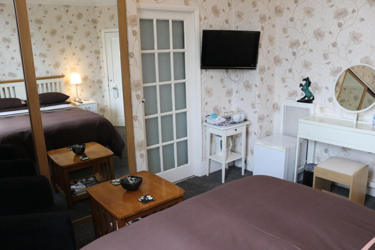 Bed and Breakfast Telford House Милтон-Кейнс Экстерьер фото