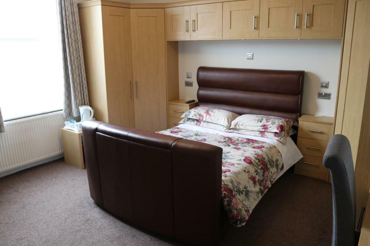 Bed and Breakfast Telford House Милтон-Кейнс Экстерьер фото